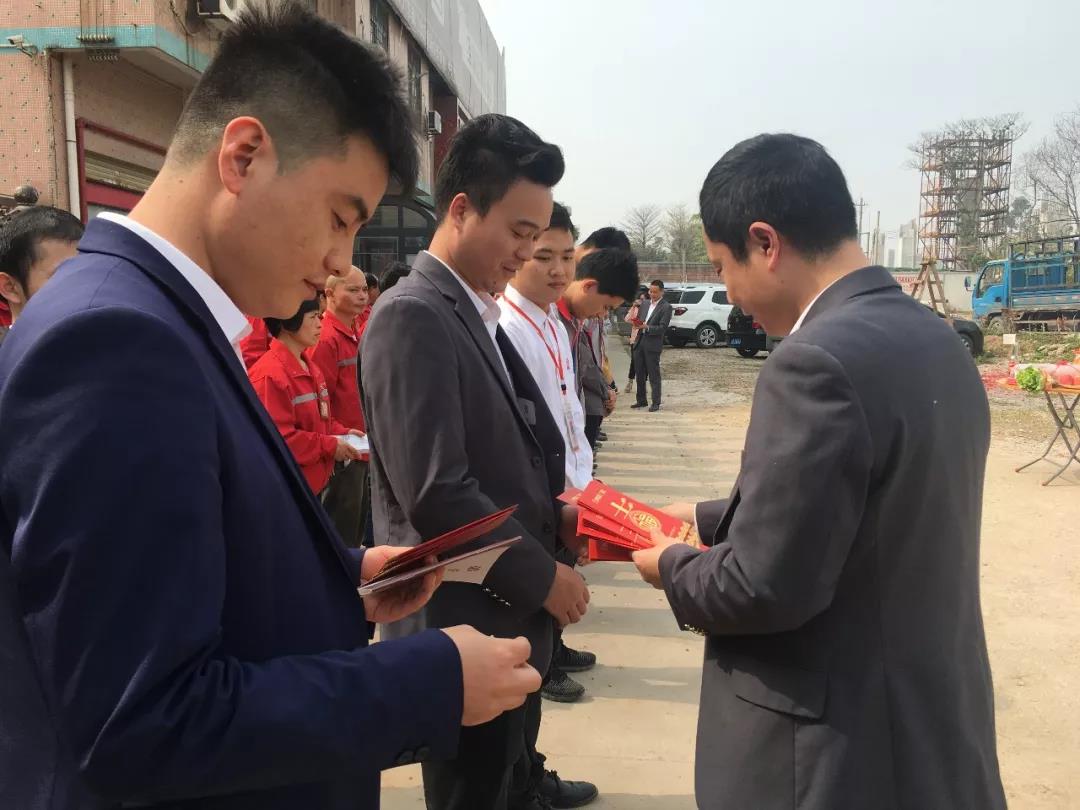 鞭炮聲聲賀新年！亮閣門(mén)窗祝大家開(kāi)工大吉，財(cái)源廣進(jìn)！